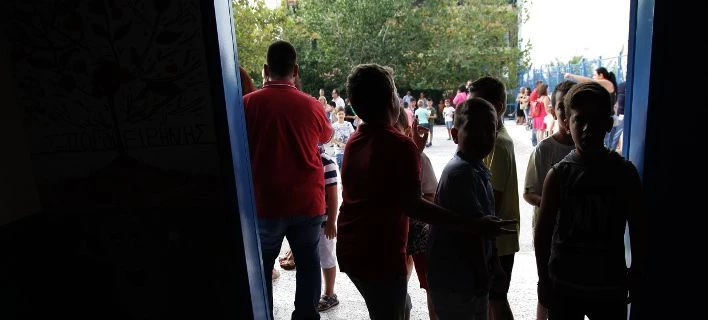 Εξιτήριο για την 8χρονη που τραυματίστηκε από την πτώση ανεμιστήρα στο σχολείο -Τι λέει η μητέρα